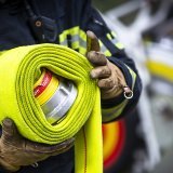 Les pompiers ont dû intervenir dans la nuit de lundi à mardi à Bex en raison d'un incendie dans un immeuble (photo d'illustration).